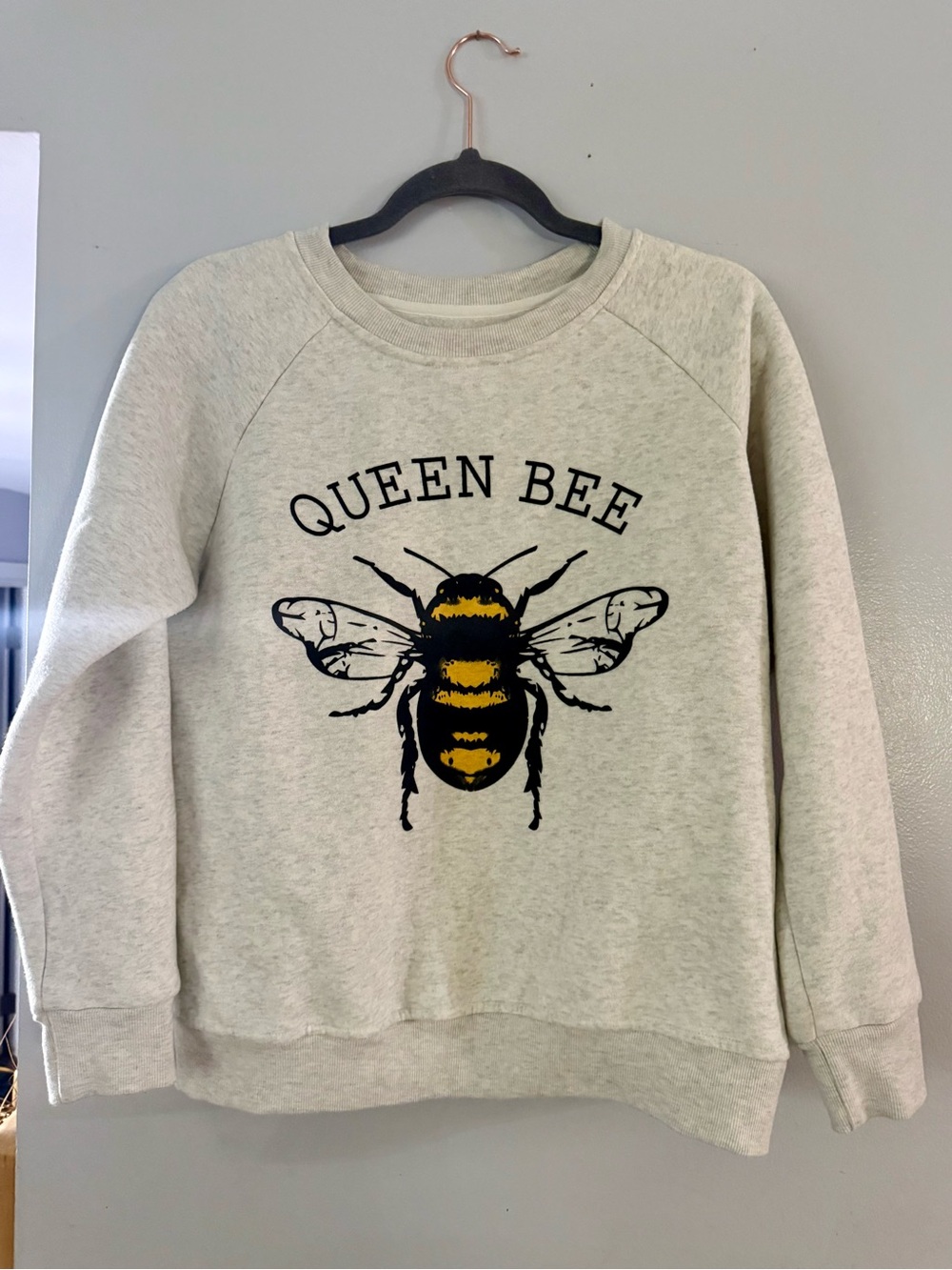 L.A. Soul "Queen Bee" Graphic Crewneck Sweatshirt - Size L